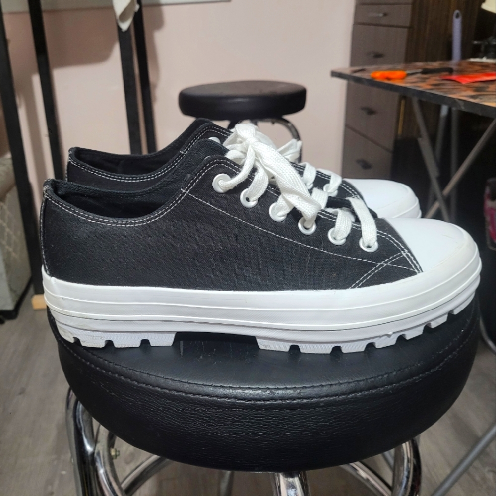 No boundaries size 11 sneaker